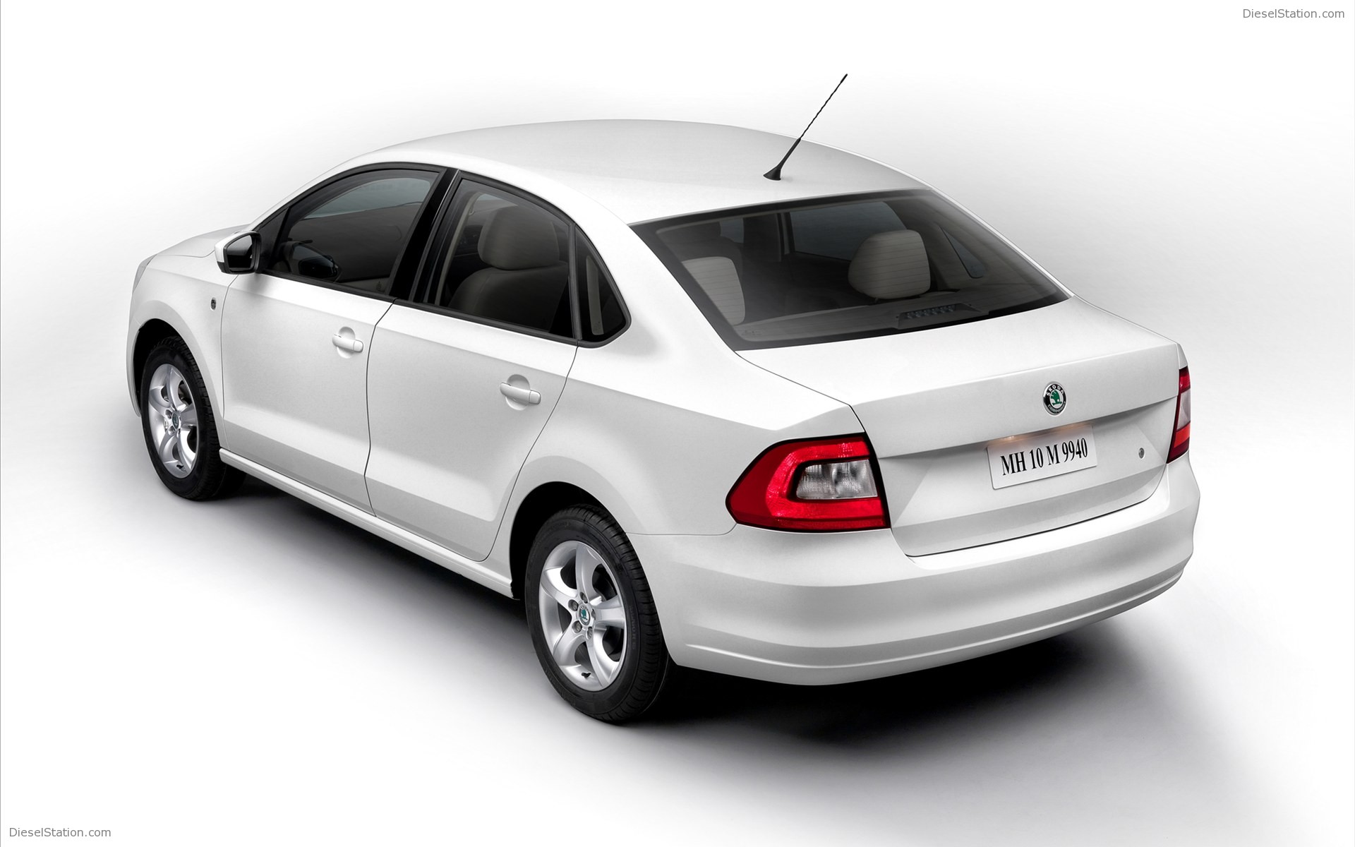 SKODA Rapid 2012 widescreen 05