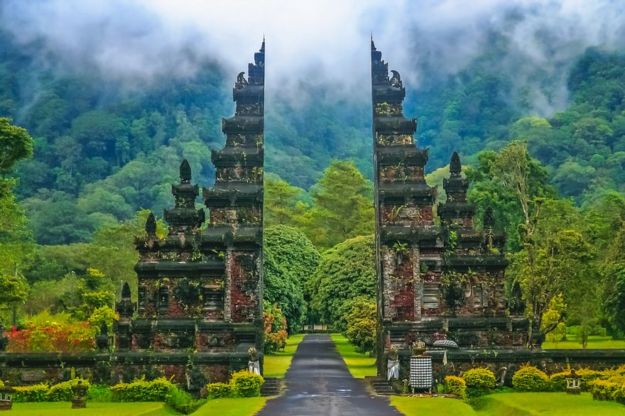 Ten Countries You Can Start a New Life In | Top 10 List
