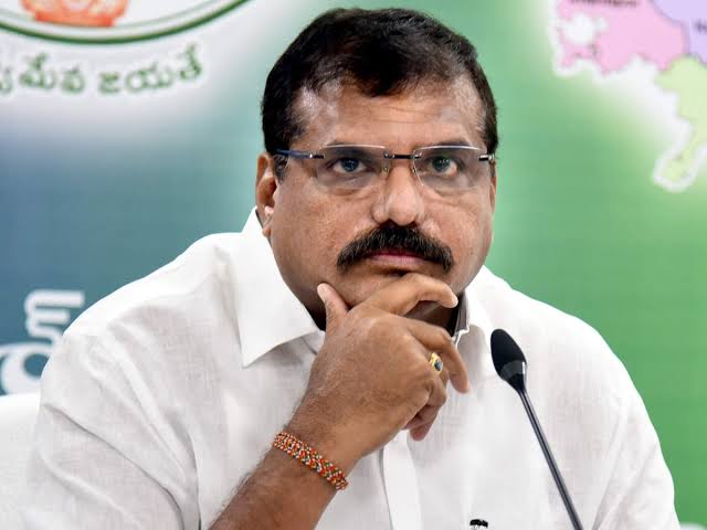 9 misogynistic slurs proposed by the political leaders of the country