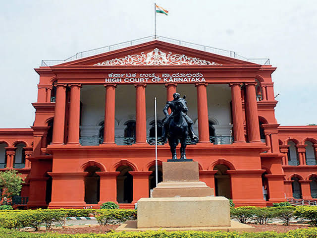9 misogynistic slurs proposed by the political leaders of the country