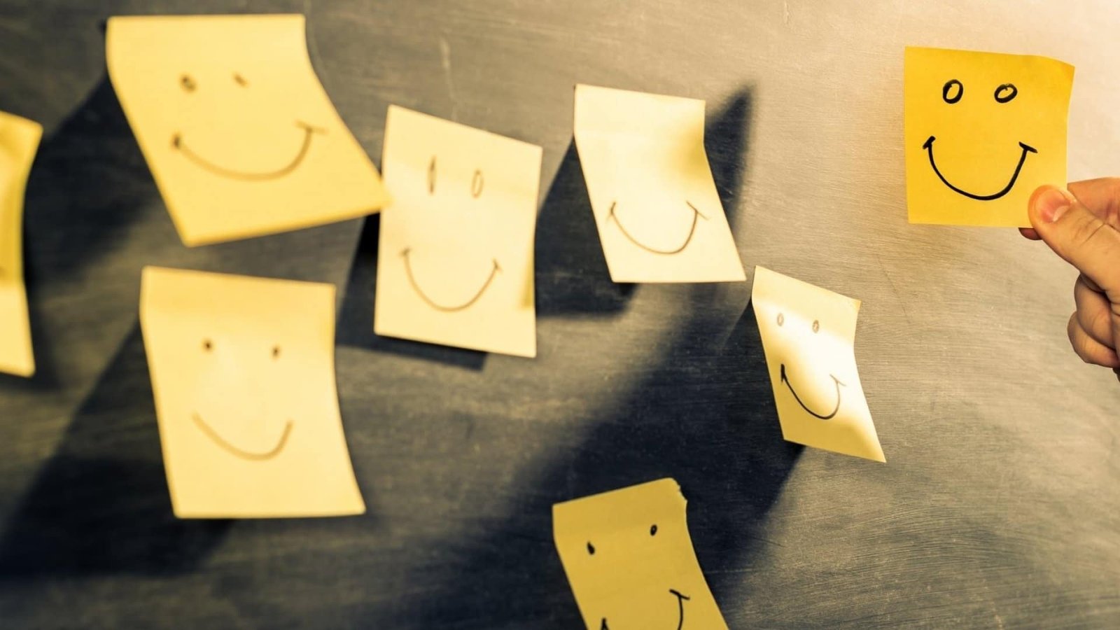 9 Little Things You Can Do To Brighten Someone’s Day
