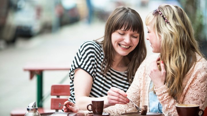 9 Little Things You Can Do To Brighten Someone's Day