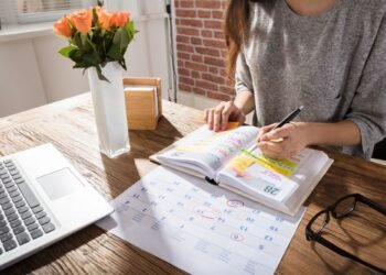 10 Hacks To Manage Your Schedule Like A Pro
