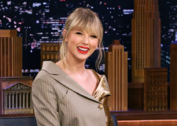 6 Book Recommendations By Taylor Swift