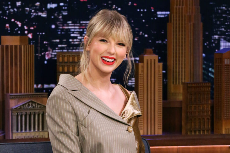 6 Book Recommendations By Taylor Swift