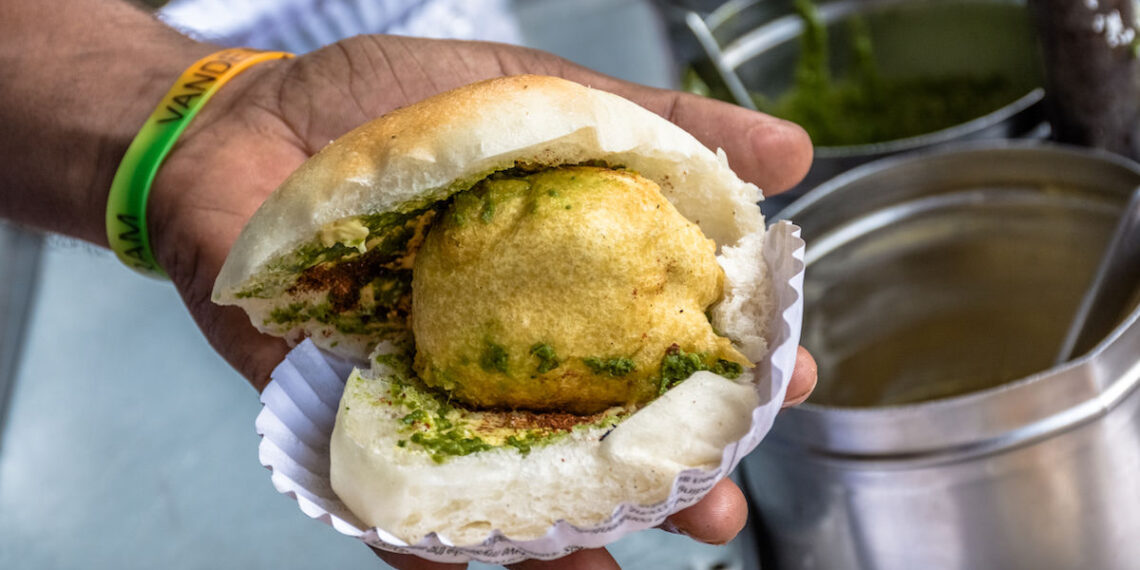 The 11 Best Street Food Places In Mumbai | Vada Pav or Bun Maska?
