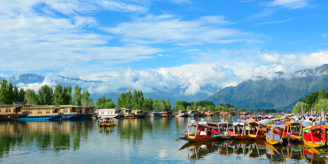 8 Unique Ways To Explore The Ambiance Around Dal Lake