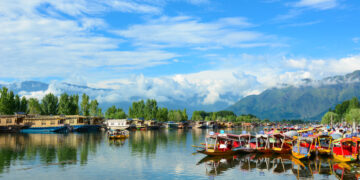 8 Unique Ways To Explore The Ambiance Around Dal Lake