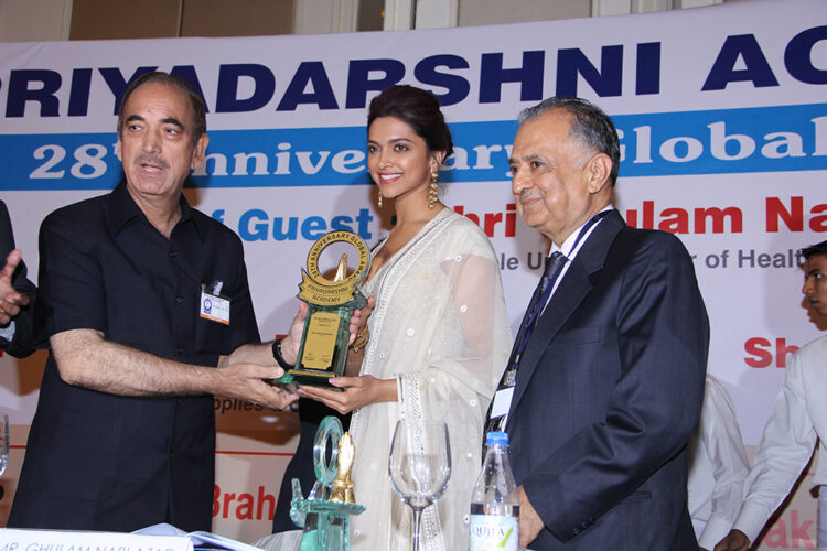 Deepika Padukone receives Smita Patil awards