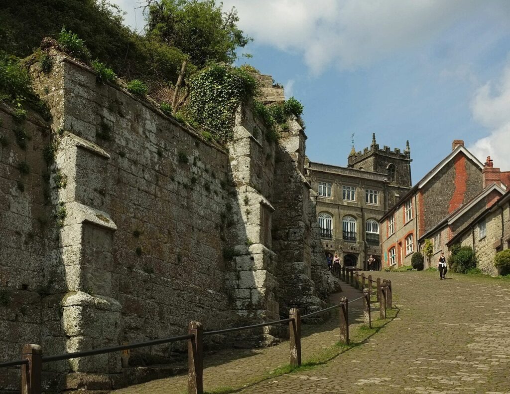 Gold Hill, the steep cobbled street of cottages in Shaftesbury, Dorset