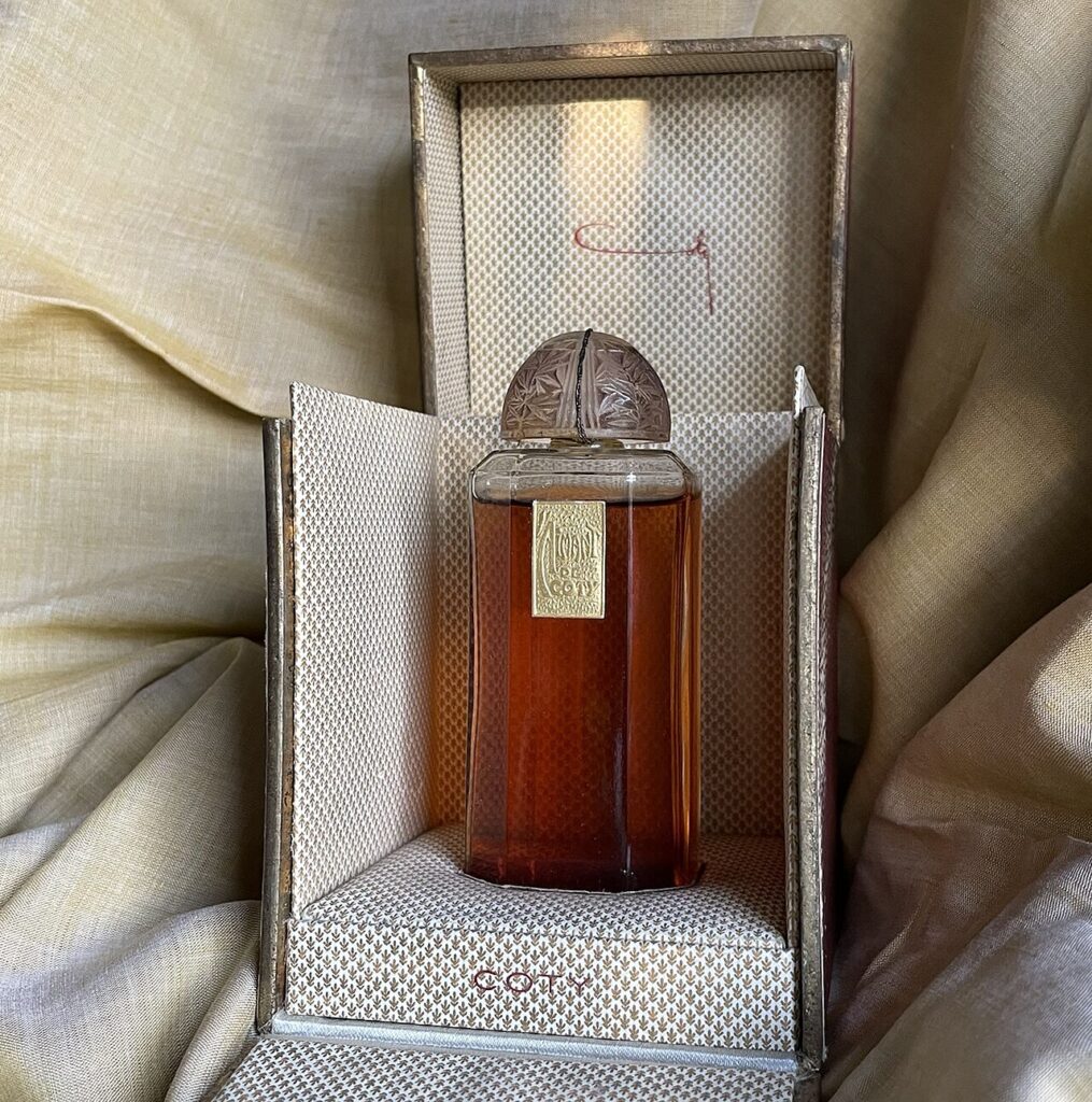 Men's perfume bottle, representing the best smelling fragrances for men in India